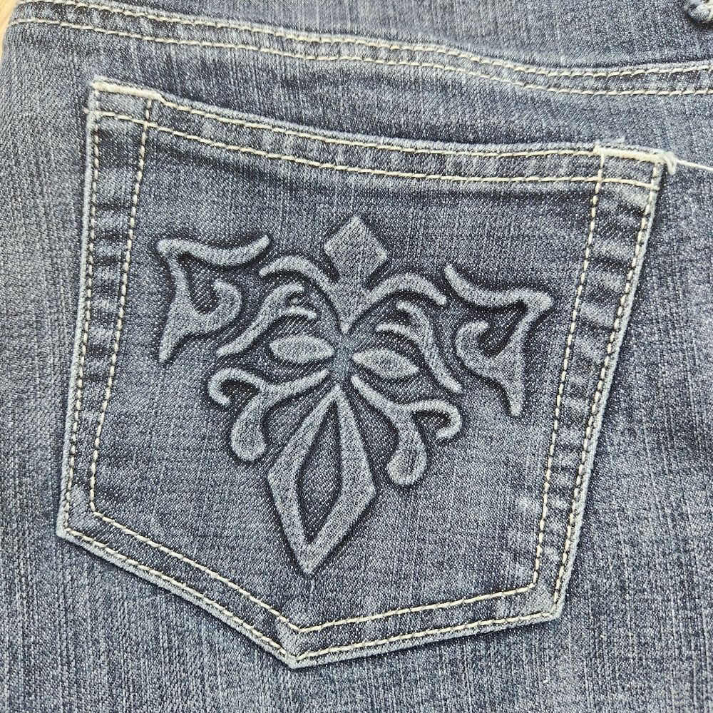 Swak Gray Embossed Back Pocket Capri Jeans Size 18 — image 8 of 8